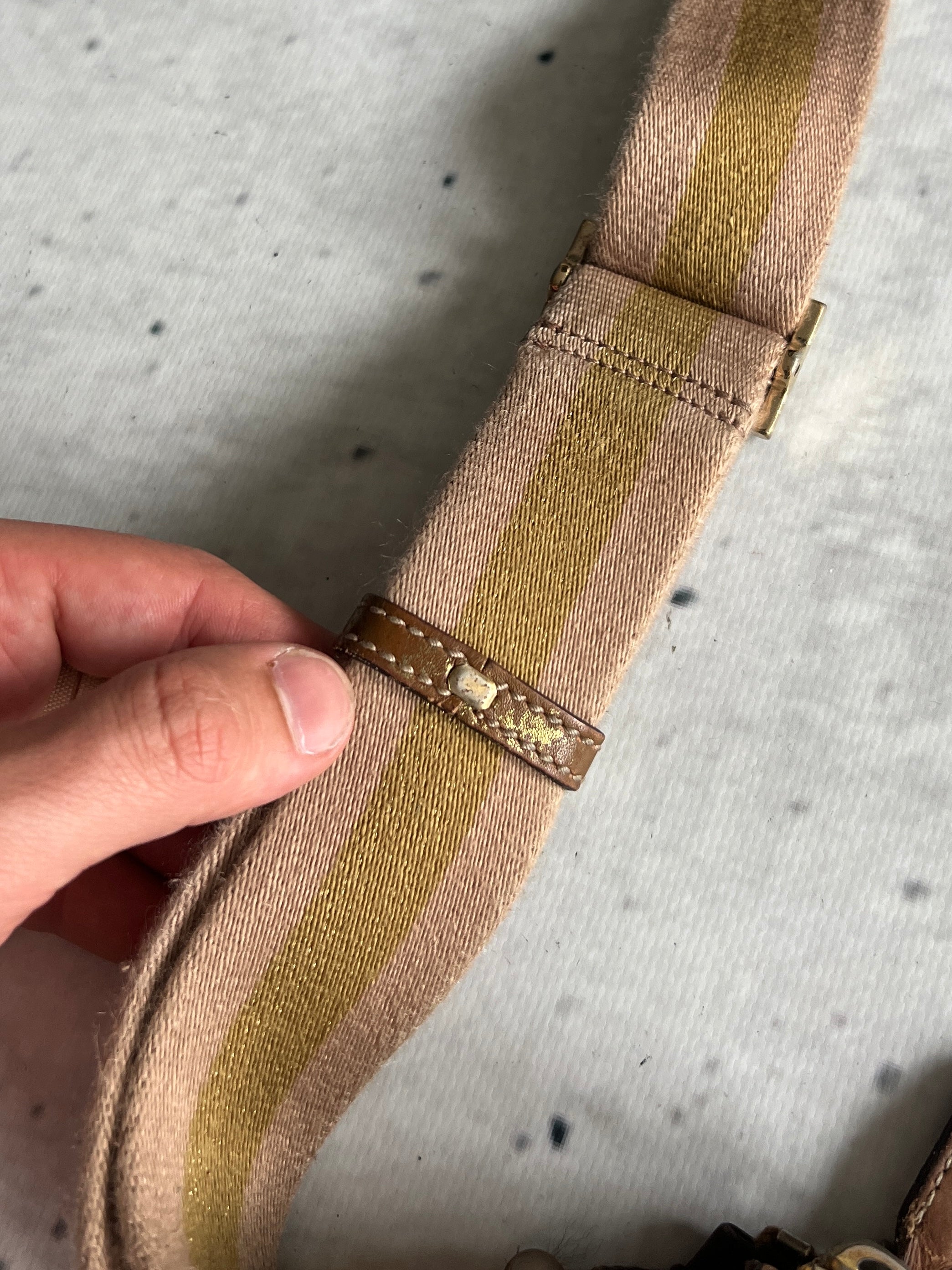 Gucci GG Canvas Shoulder / Crossbody Bag (One Size)