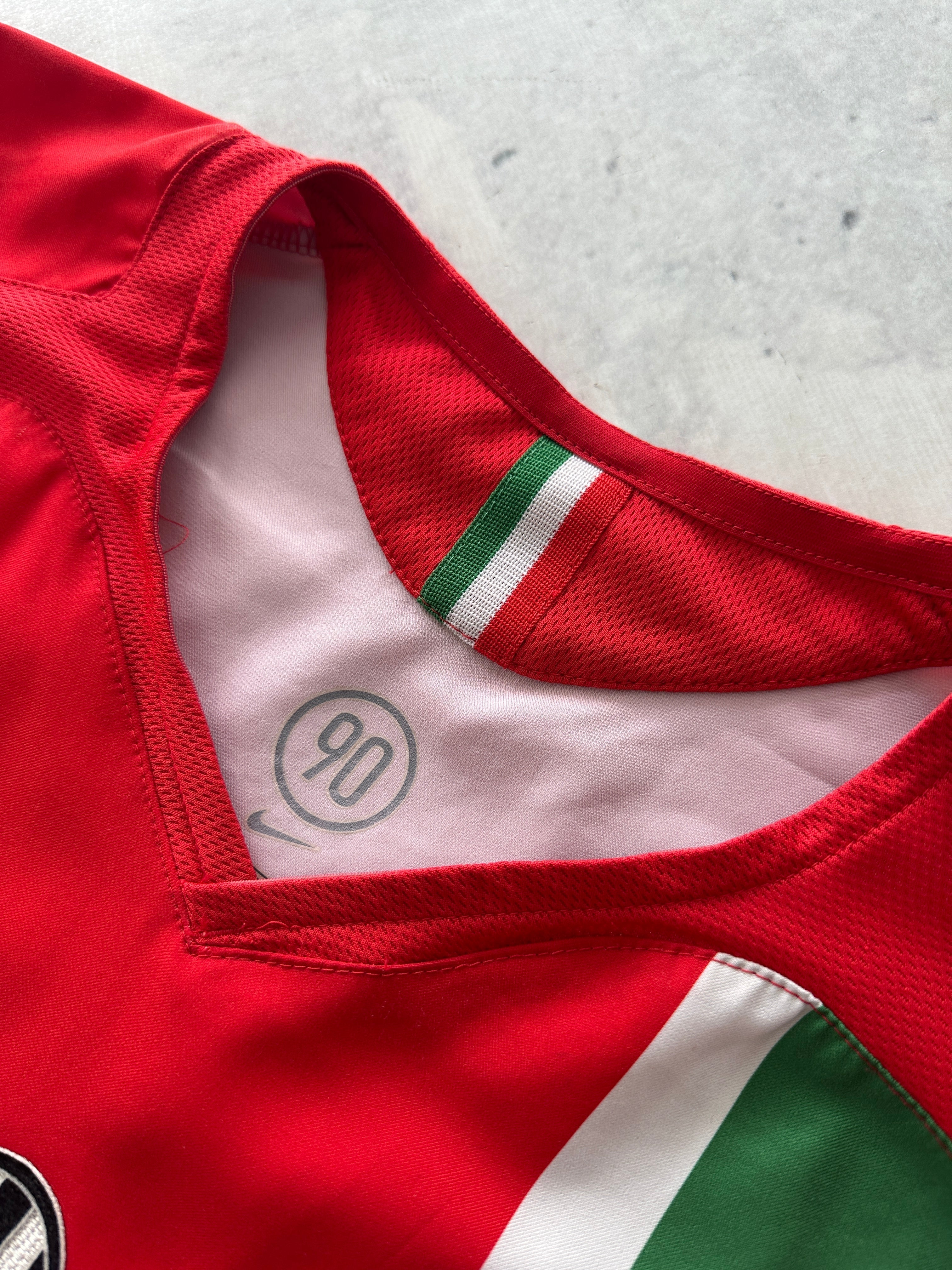 2005/06 Juventus Nike Away Shirt (L)